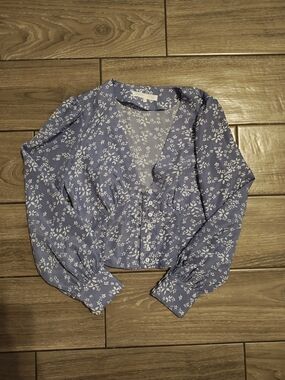 Floral V-Neck Button-Front Blouse in Light Blue